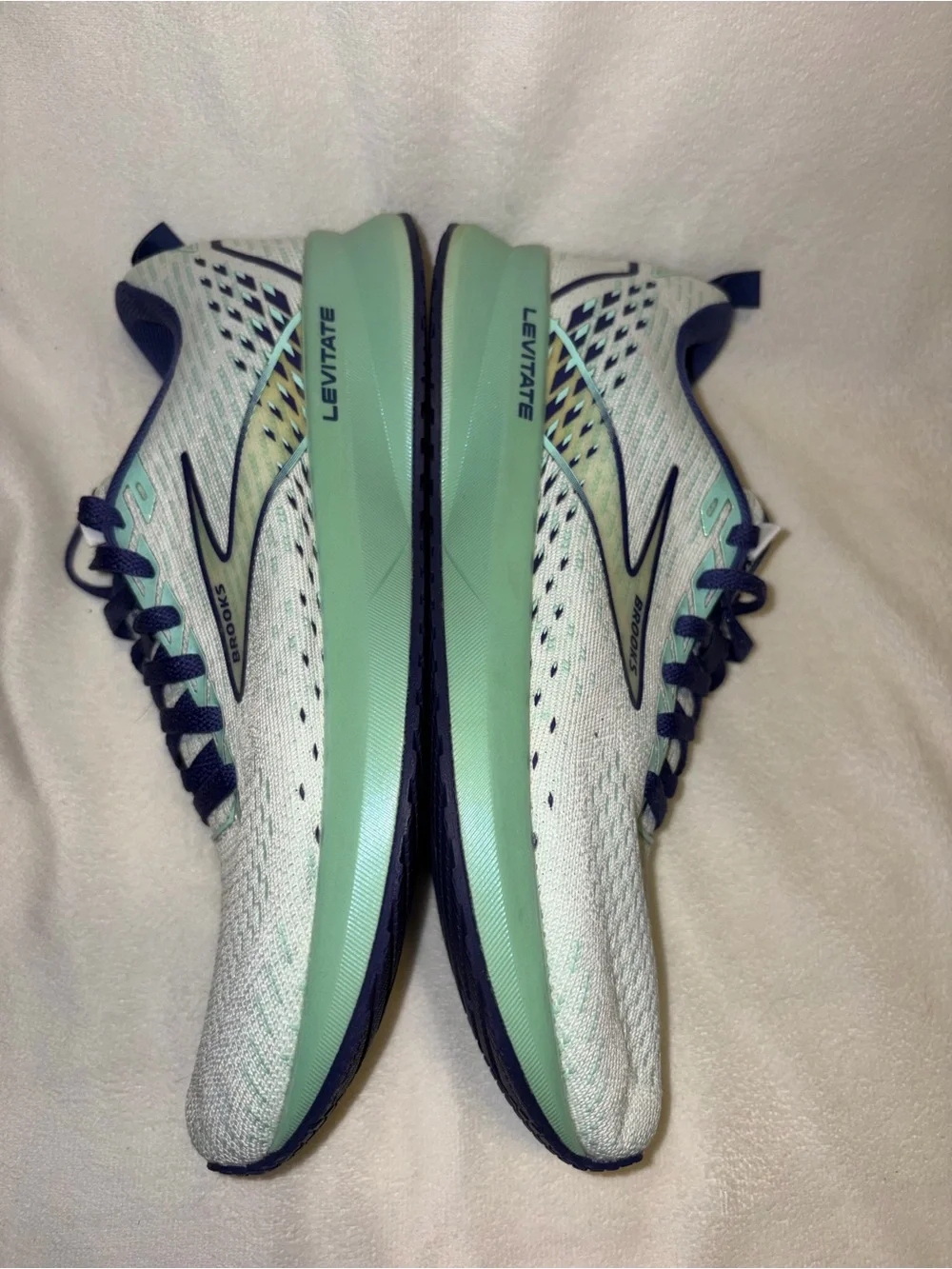 Brooks Levitate Running Shoes -Green & Navy women size 8.5